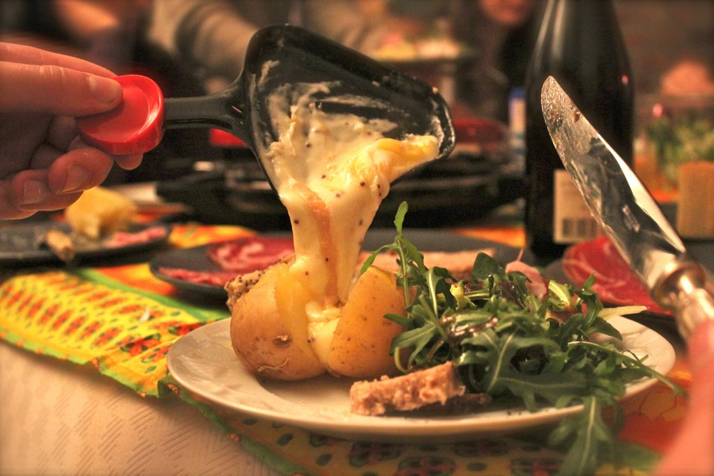 Quelle est l’origine de la raclette ?